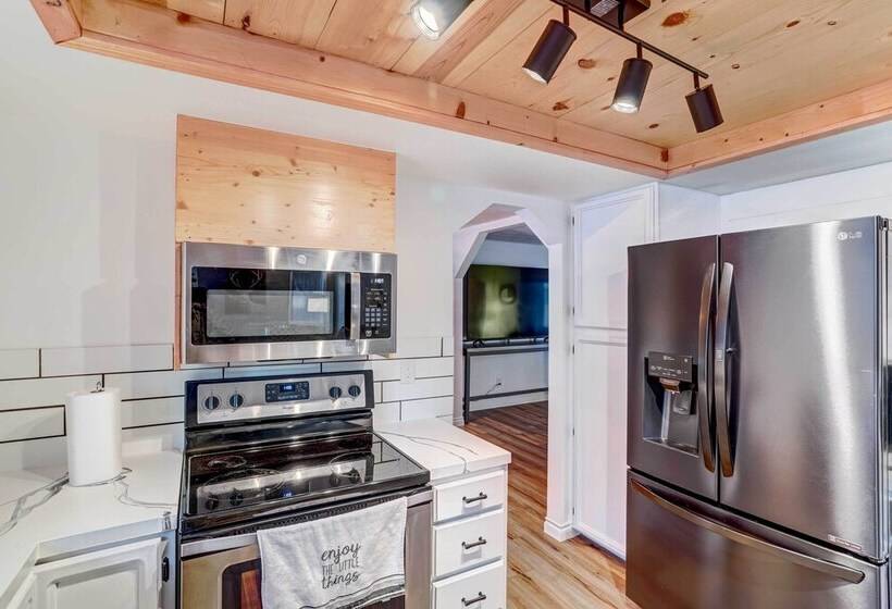 Northern Bliss House W/ Mountain Views!