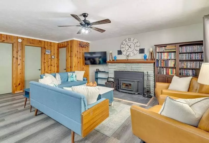 Pet Friendly Alpine Cabin W/ Gas Grill & Fireplace