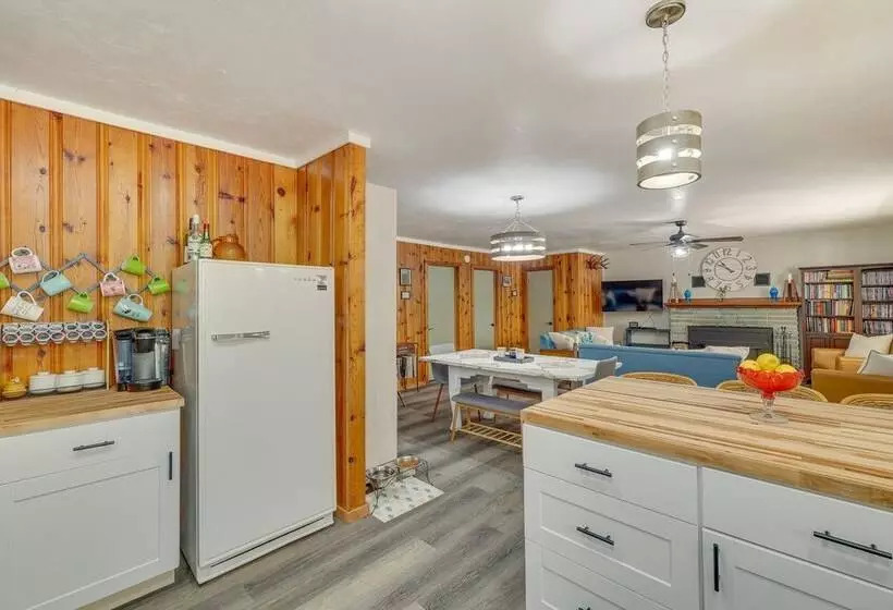 Pet Friendly Alpine Cabin W/ Gas Grill & Fireplace