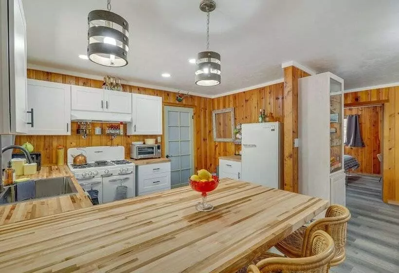 Pet Friendly Alpine Cabin W/ Gas Grill & Fireplace