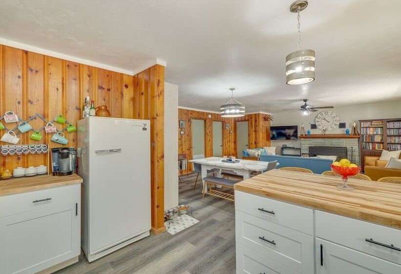 Pet Friendly Alpine Cabin W/ Gas Grill & Fireplace