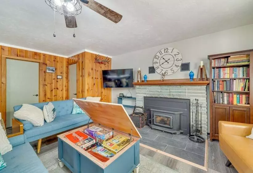 Pet Friendly Alpine Cabin W/ Gas Grill & Fireplace