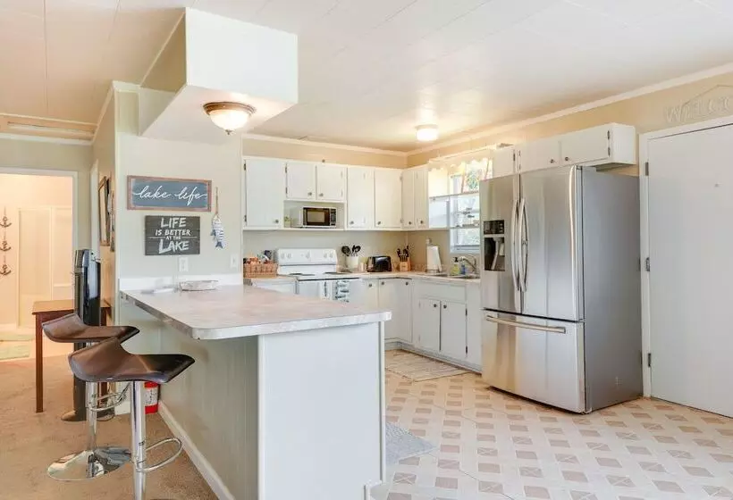 Pet Friendly Canyon Lake Home   2 Mi To Beach!