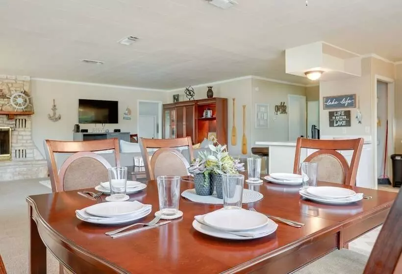Pet Friendly Canyon Lake Home   2 Mi To Beach!