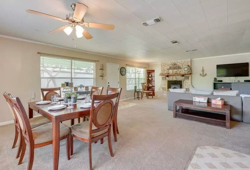 Pet Friendly Canyon Lake Home   2 Mi To Beach!