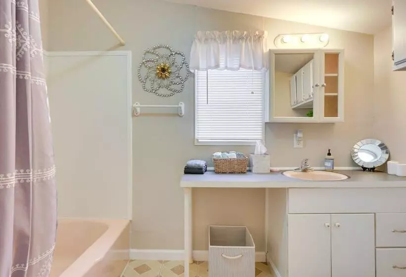 Pet Friendly Canyon Lake Home   2 Mi To Beach!