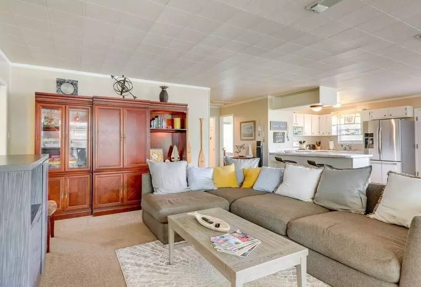 Pet Friendly Canyon Lake Home   2 Mi To Beach!