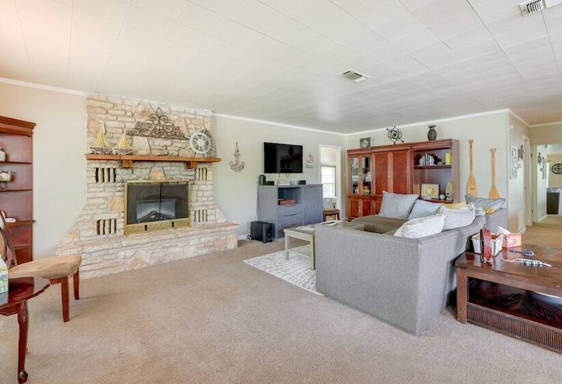 Pet Friendly Canyon Lake Home 2 Mi To Beach!