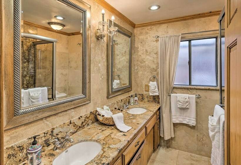 Petfriendly Hygge Home W/ Outdoor Pool!