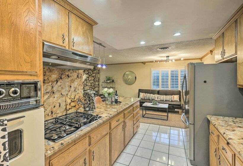 Petfriendly Hygge Home W/ Outdoor Pool!