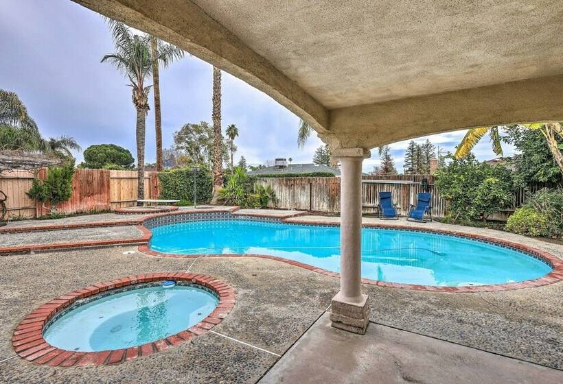 Petfriendly Hygge Home W/ Outdoor Pool!