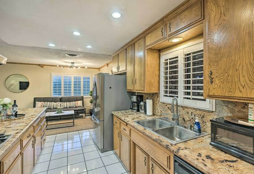 Petfriendly Hygge Home W/ Outdoor Pool!