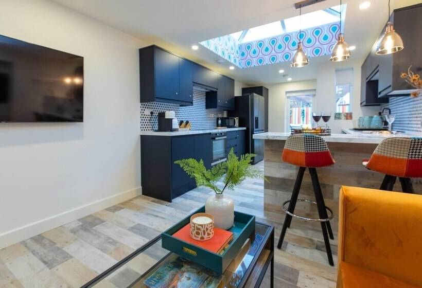 Residenz All Ensuite,smarttvs,garden,20 Mins To Nec,parking