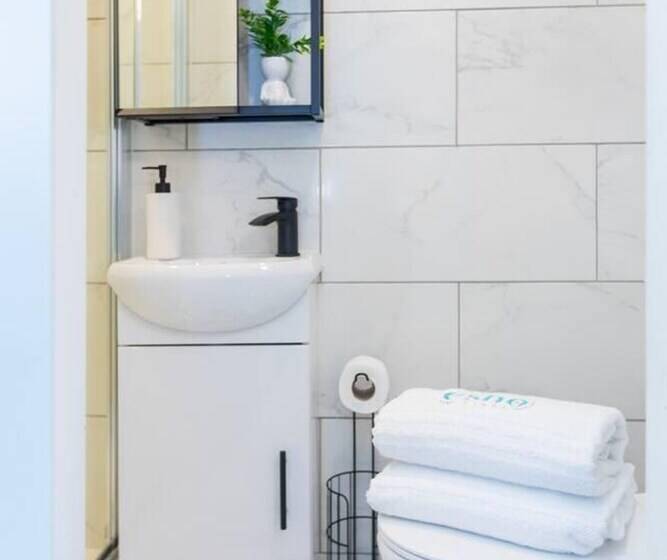 Residenz All Ensuite,smarttvs,garden,20 Mins To Nec,parking