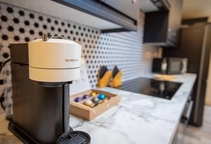 Residenz All Ensuite,smarttvs,garden,20 Mins To Nec,parking