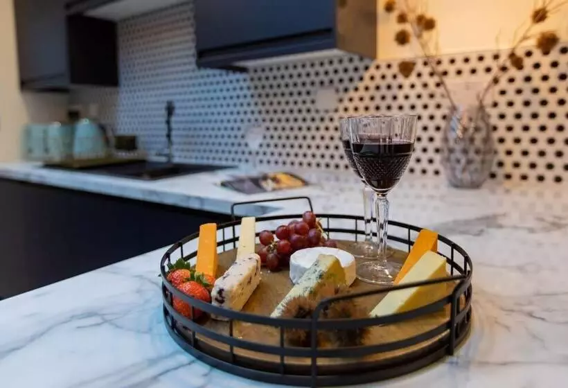 اقامتگاه All Ensuite,smarttvs,garden,20 Mins To Nec,parking