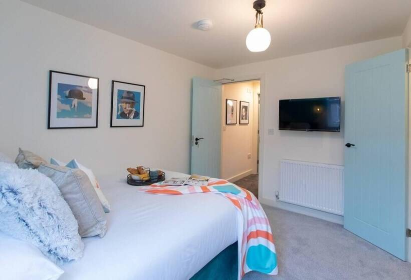 Residenz All Ensuite,smarttvs,garden,20 Mins To Nec,parking