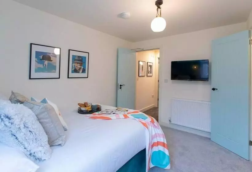 اقامتگاه All Ensuite,smarttvs,garden,20 Mins To Nec,parking