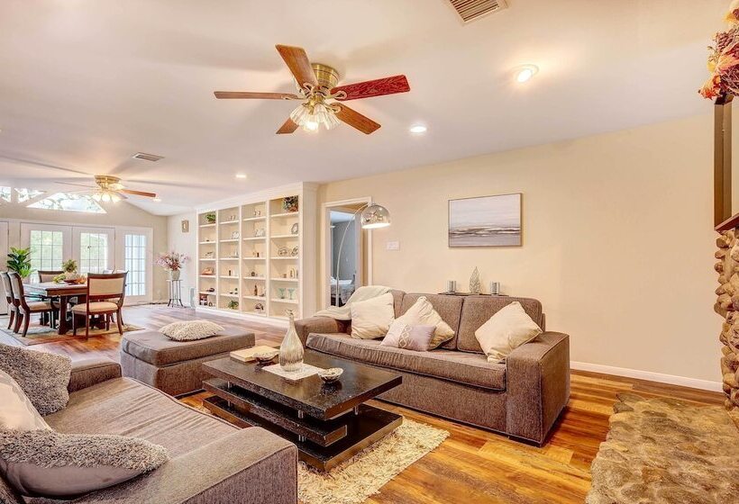 Secluded Magnolia Cottage With Pool!