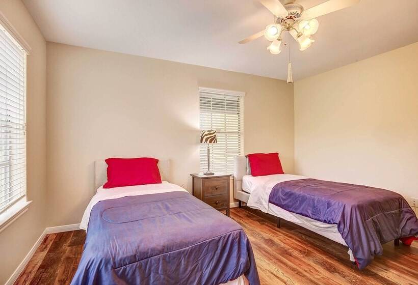 Secluded Magnolia Cottage With Pool!