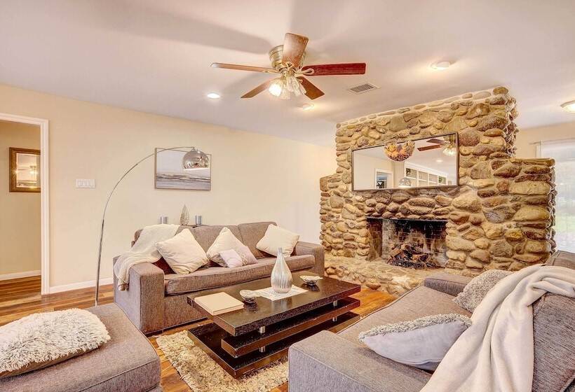 Secluded Magnolia Cottage With Pool!