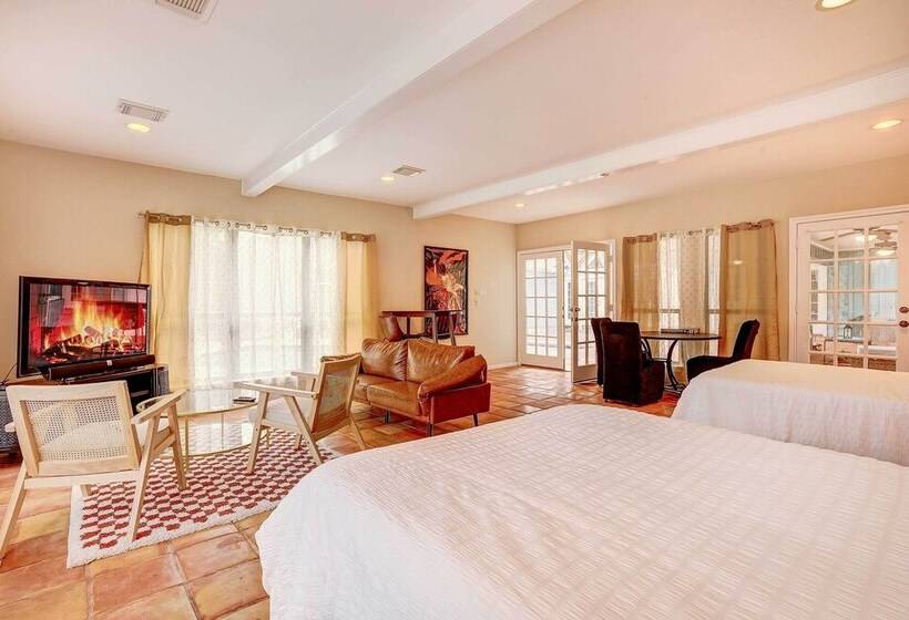 Secluded Magnolia Cottage With Pool!