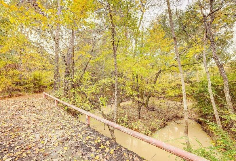 Secluded Magnolia Cottage With Pool!