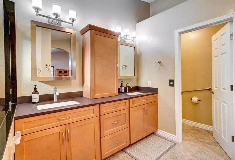 Spacious Arizona Getaway W/ Pool, Pets Welcome!