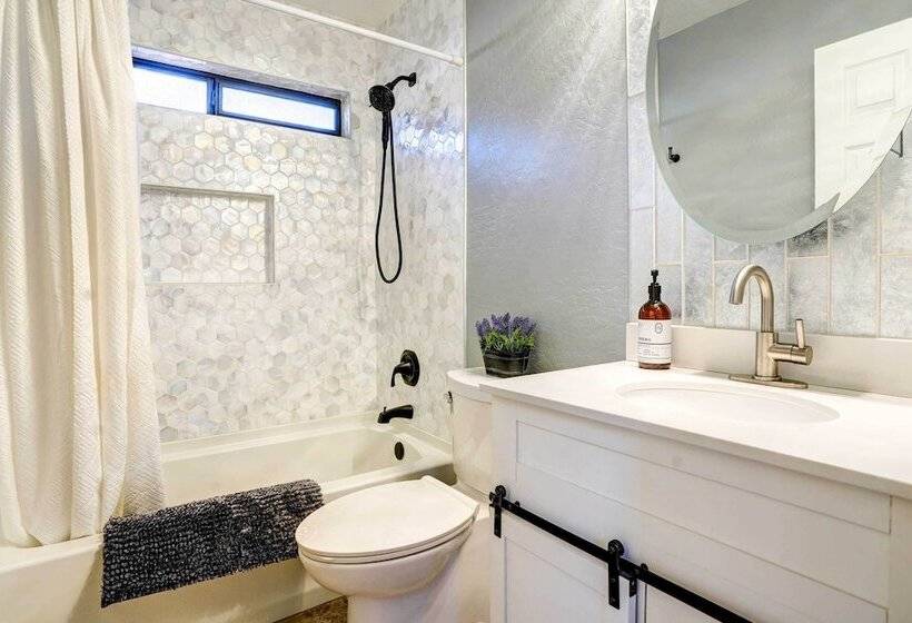 Spacious Arizona Getaway W/ Pool, Pets Welcome!