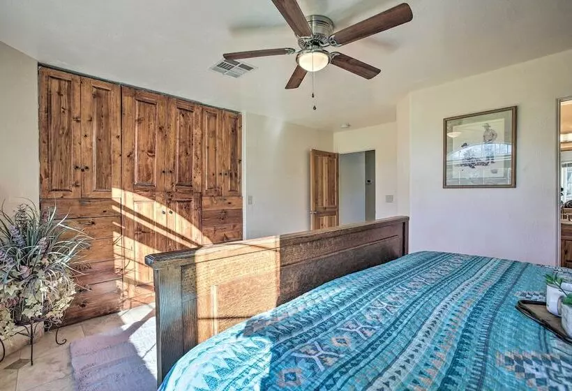 Spacious Glendale Home W/ Outdoor Kitchen!