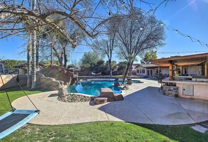 Spacious Glendale Home W/ Outdoor Kitchen!