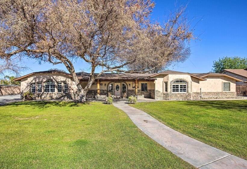 Spacious Glendale Home W/ Outdoor Kitchen!