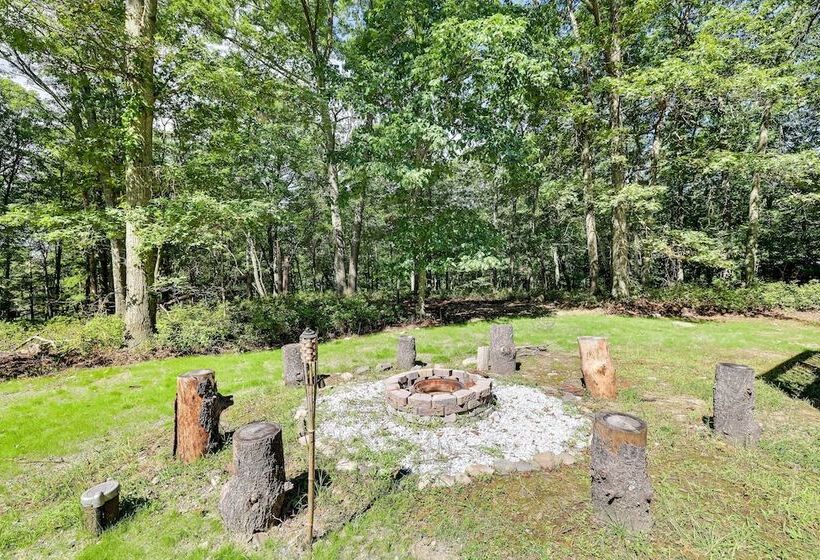 Spacious Home W/ Pool Table & Deck Near Casino!