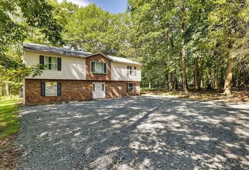 Spacious Home W/ Pool Table & Deck   Near Casino!
