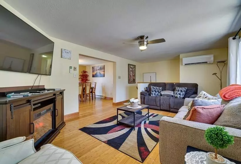 Spacious Home W/ Pool Table & Deck   Near Casino!