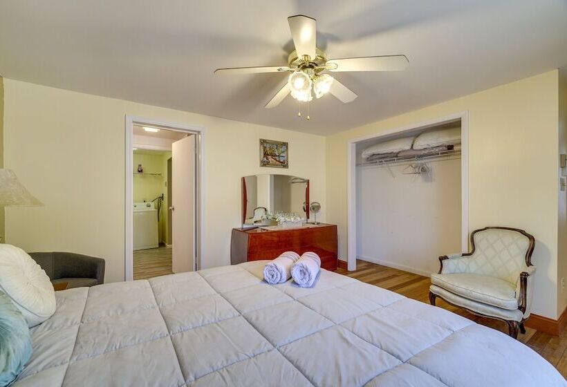 Spacious Home W/ Pool Table & Deck Near Casino!