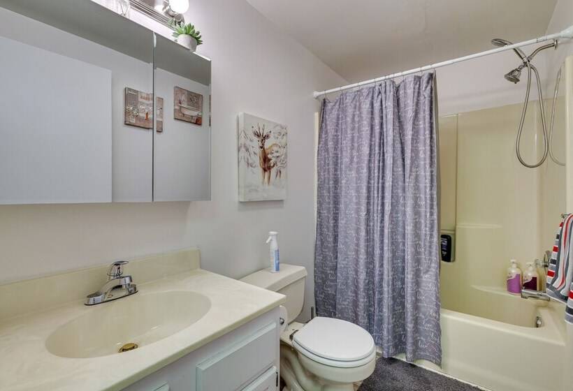 Spacious Home W/ Pool Table & Deck Near Casino!