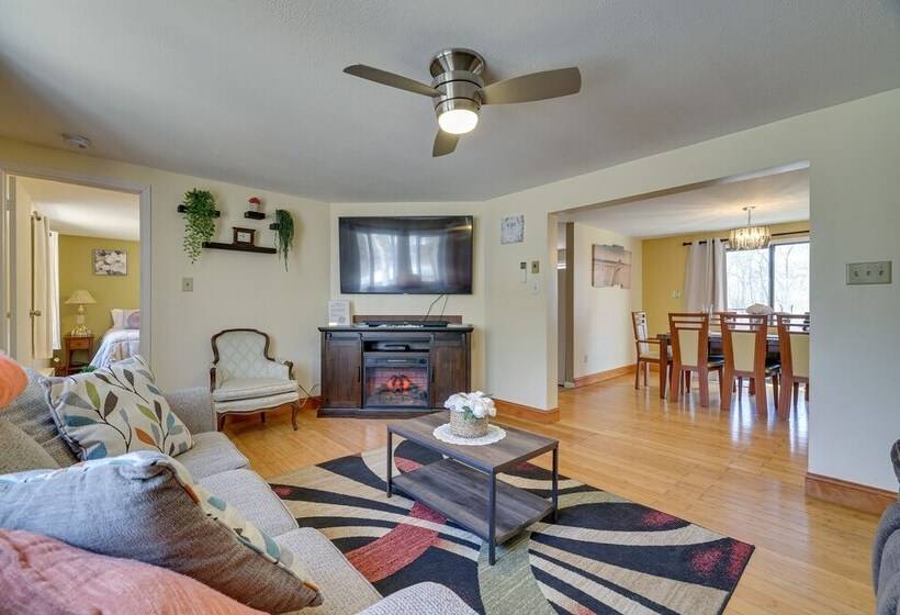 Spacious Home W/ Pool Table & Deck Near Casino!