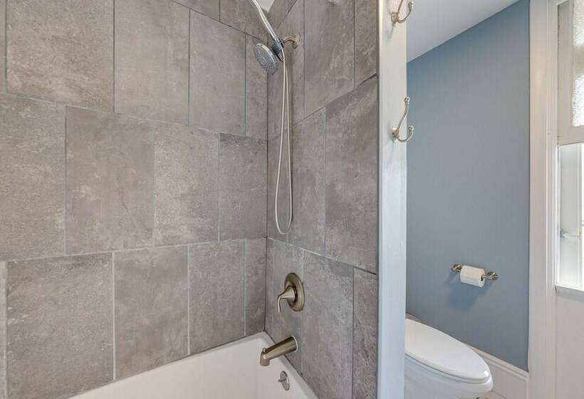 Spacious Home W/ Yard ~ 4 Mi To Downtown St Louis!