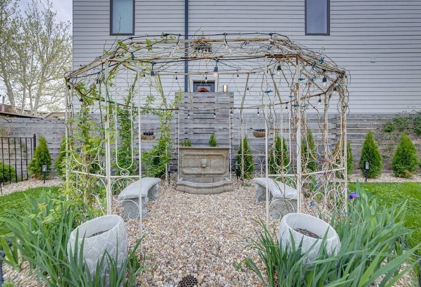 Spacious Home W/ Yard ~ 4 Mi To Downtown St Louis!