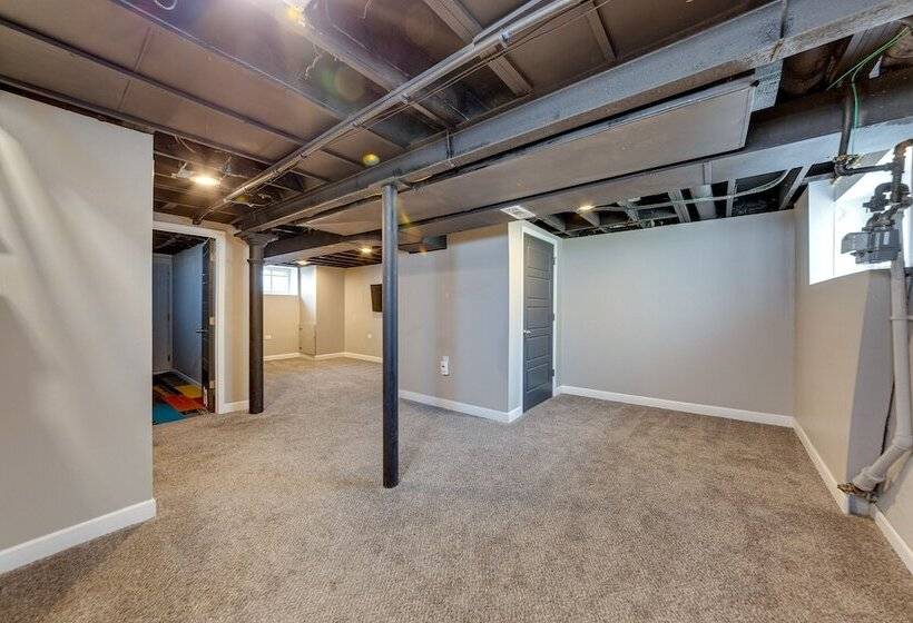 Spacious Home W/ Yard ~ 4 Mi To Downtown St Louis!