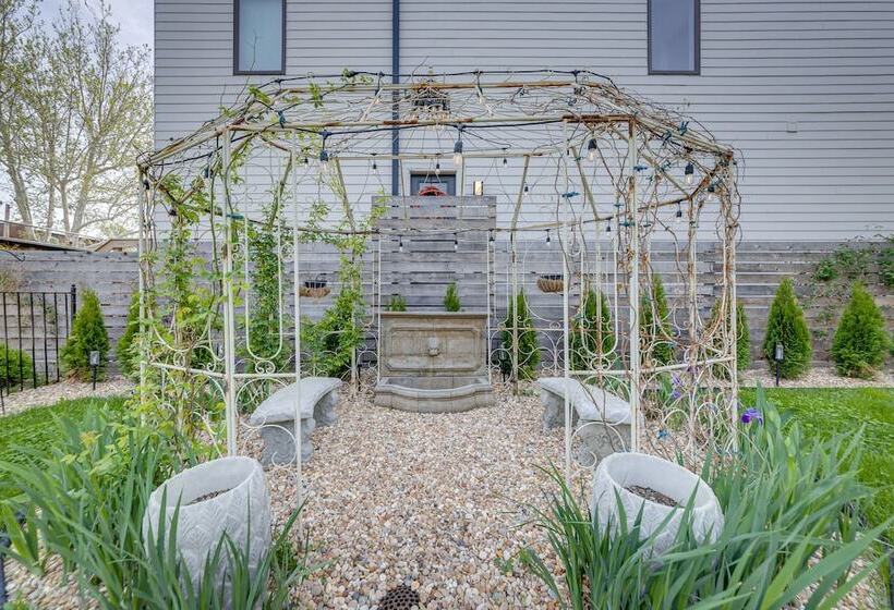 Spacious Home W/ Yard ~ 4 Mi To Downtown St Louis!