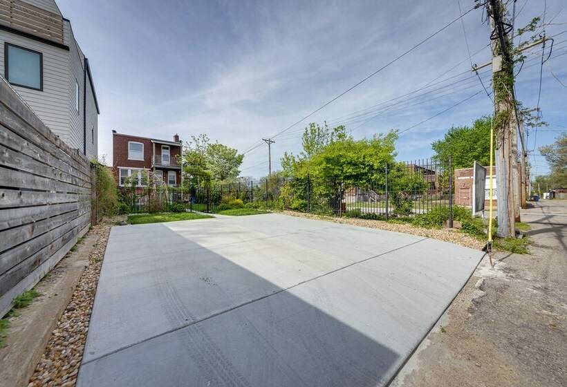 Spacious Home W/ Yard ~ 4 Mi To Downtown St Louis!