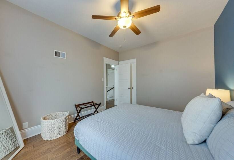 Spacious Home W/ Yard ~ 4 Mi To Downtown St Louis!