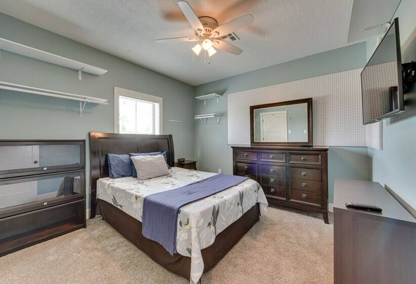 Spacious Lake Charles Craftsman   Pet Friendly!