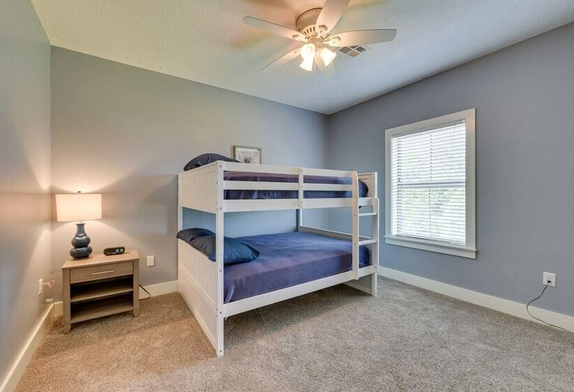 Spacious Lake Charles Craftsman   Pet Friendly!