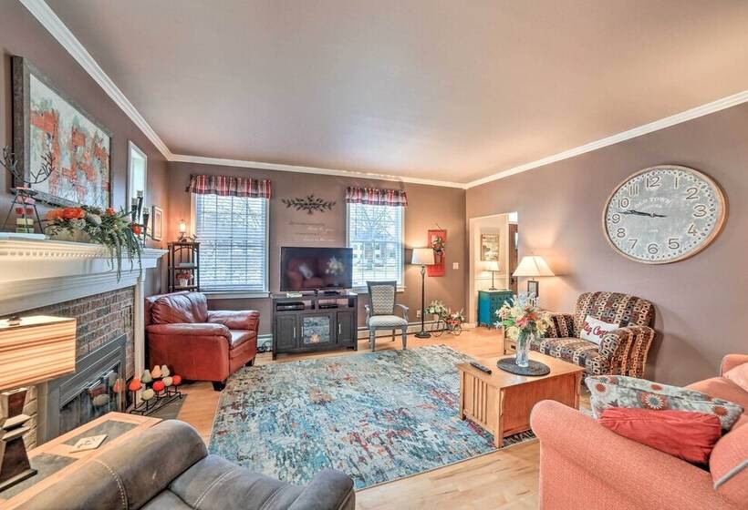 Spacious Michigan Home W/ Private Hot Tub