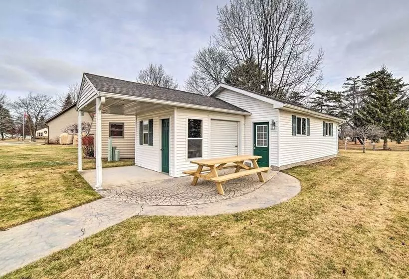 Spacious Michigan Home W/ Private Hot Tub