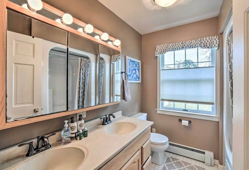 Spacious Michigan Home W/ Private Hot Tub