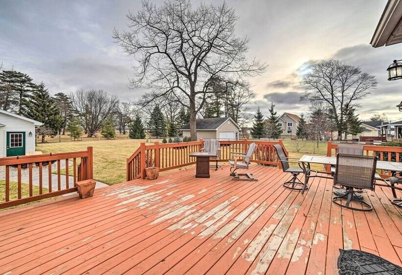 Spacious Michigan Home W/ Private Hot Tub